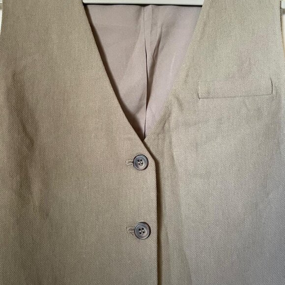 Oak + Fort Vest - Picture 6 of 7